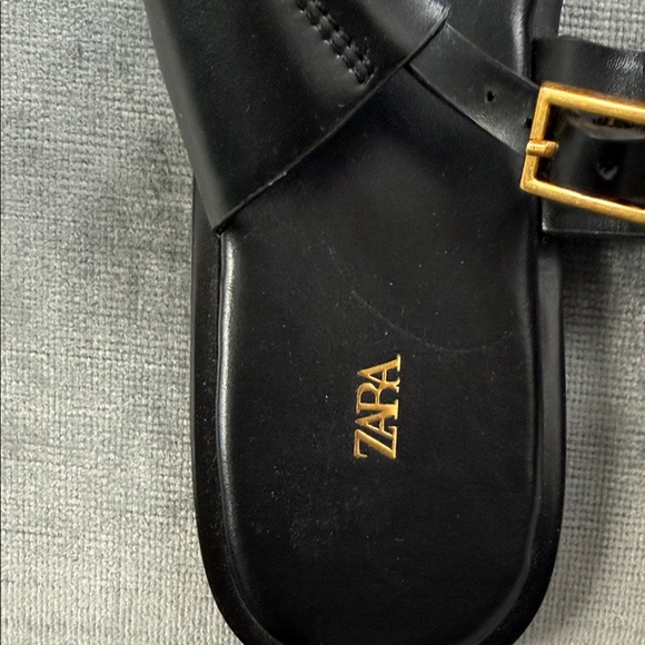 Zara Elegant Black Sandals with Gold Accents - Picture 4 of 5